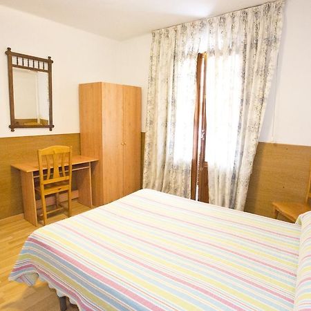 Hostal Lizana Huesca Bagian luar foto