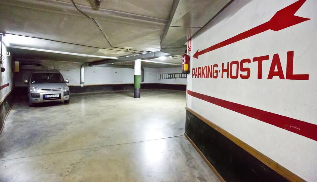 Hostal Lizana Huesca Bagian luar foto