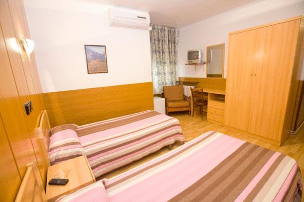 Hostal Lizana Huesca Bagian luar foto