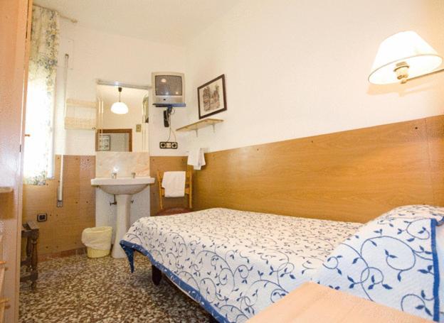 Hostal Lizana Huesca Bagian luar foto